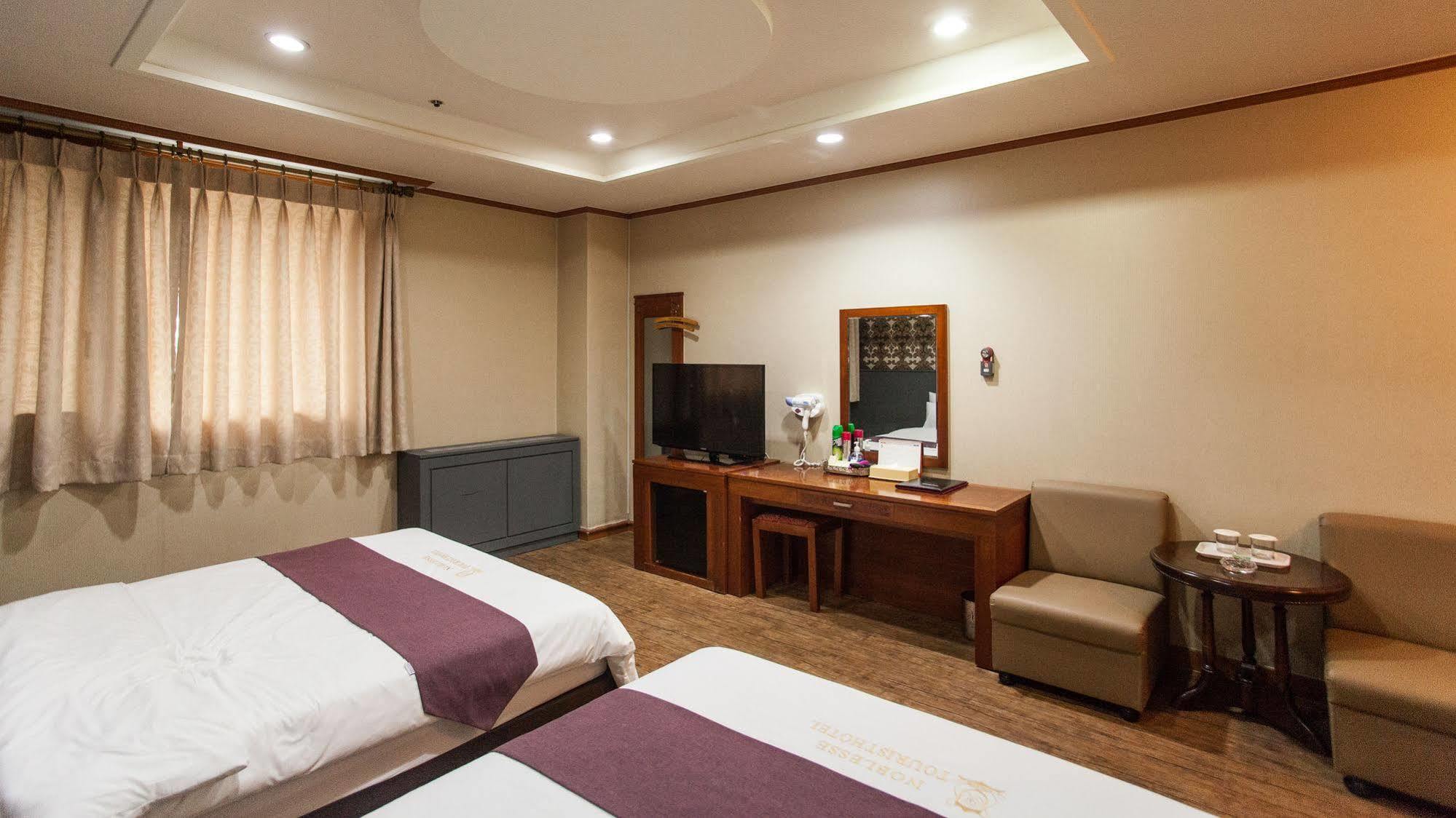 Hotel Noblesse Seoul Exterior photo